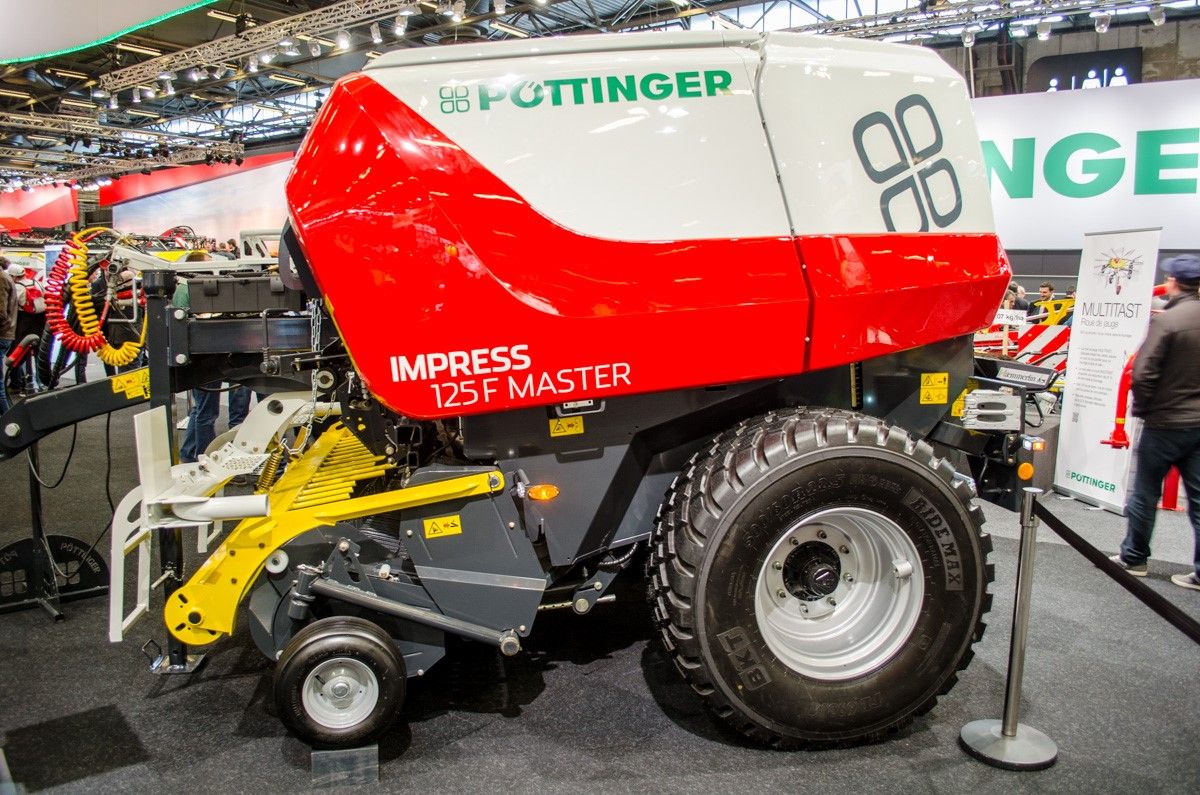 SIMA 2017: 'Pull-out' knife-bank for Pottinger's new round balers