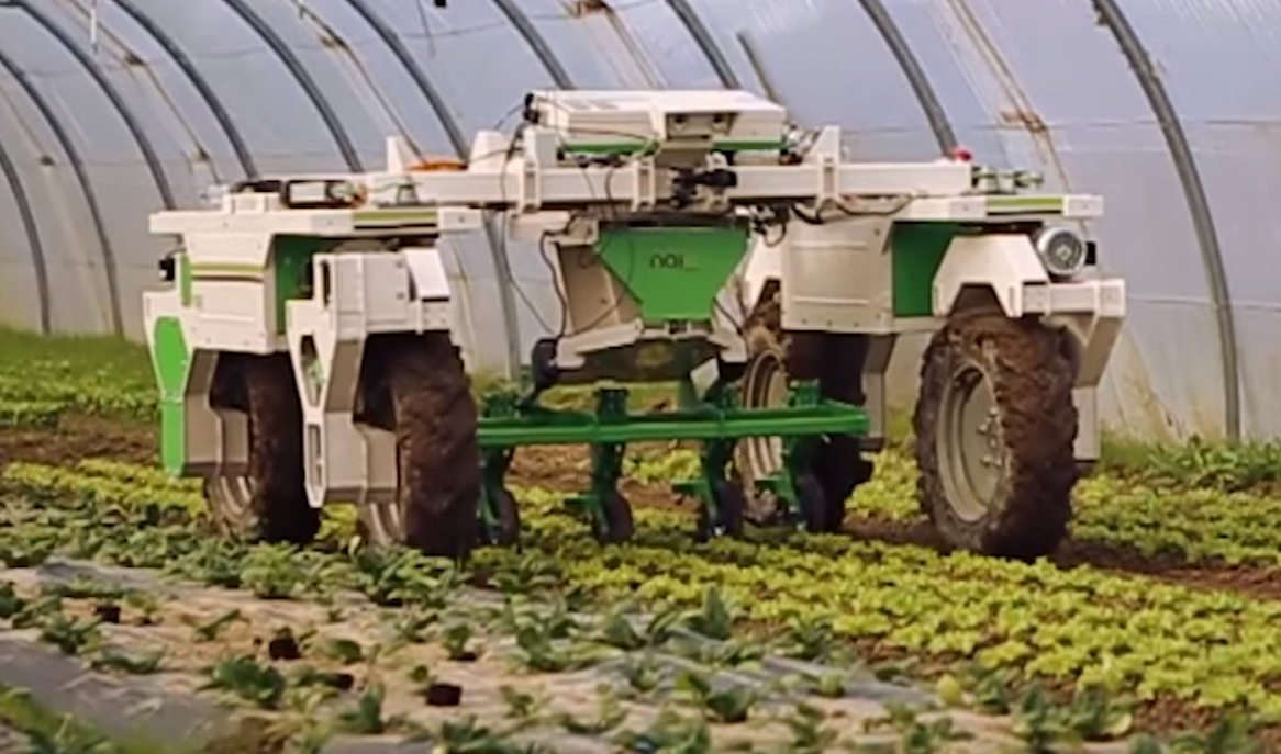 Video: Have your weeding done by robot Dino