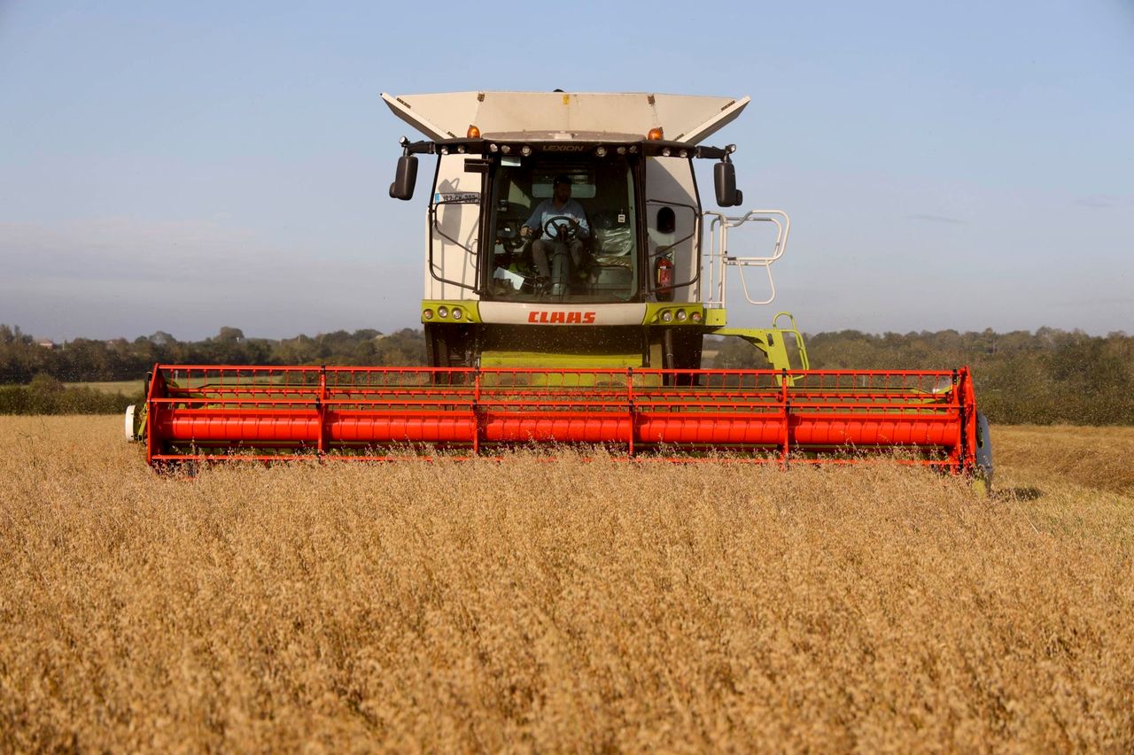 Ukraine ‘open’ to talks as Poland suspends grain imports