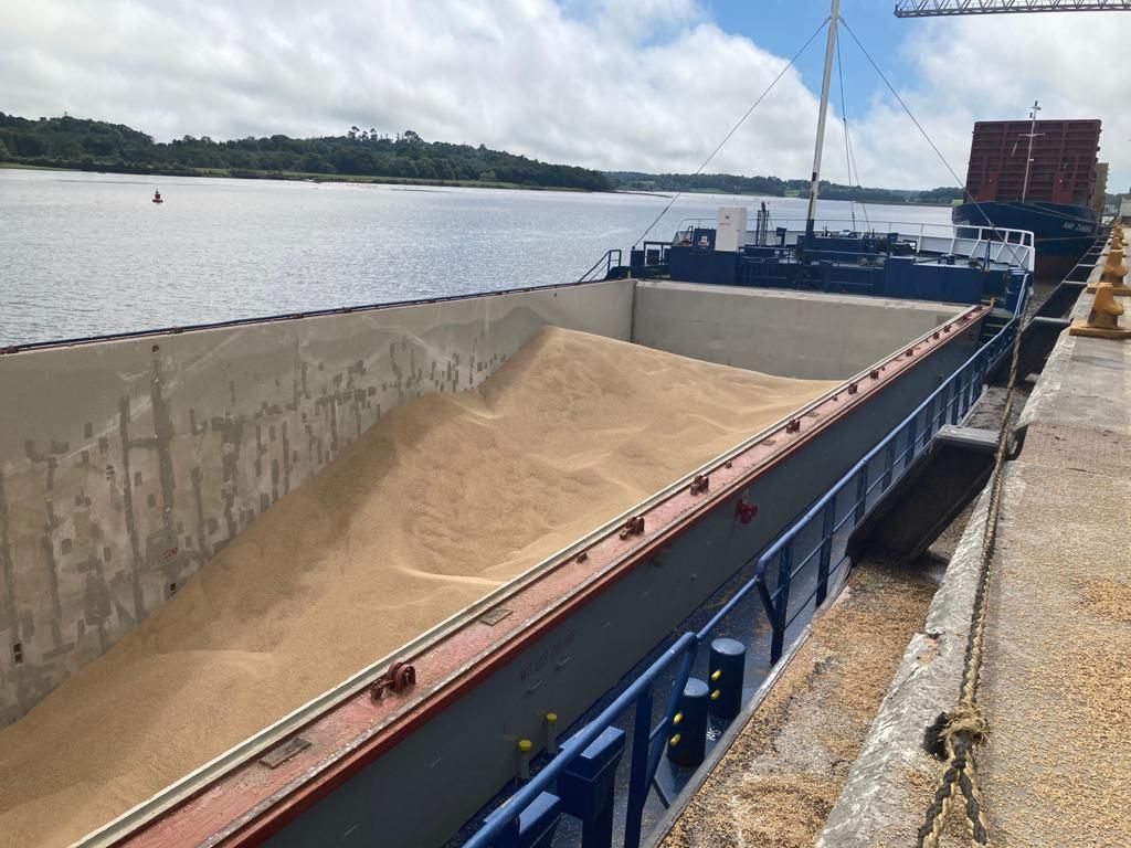 UK future grain markets weaken slightly