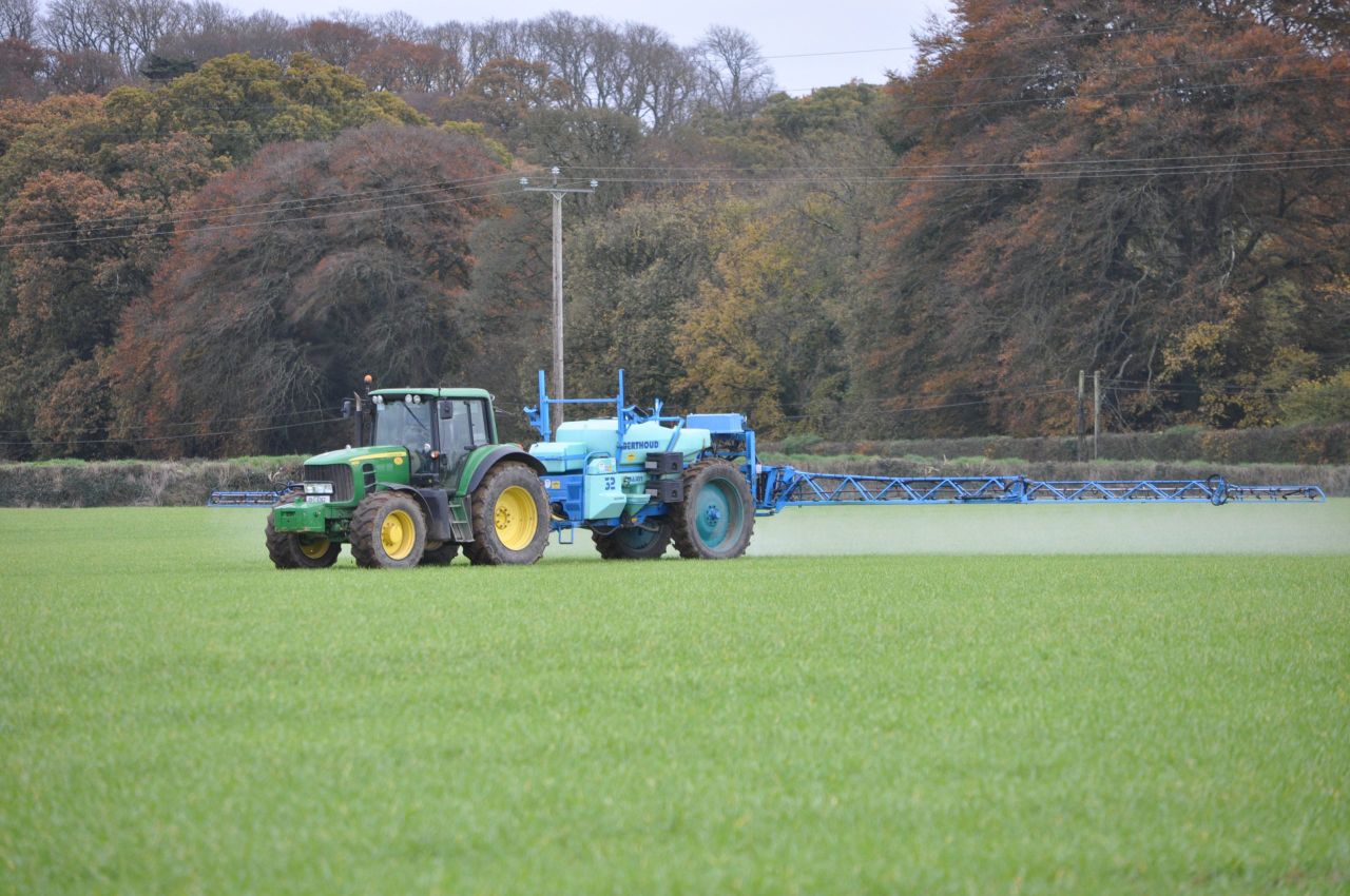 EU Commission to restart talks on glyphosate re-authorisation