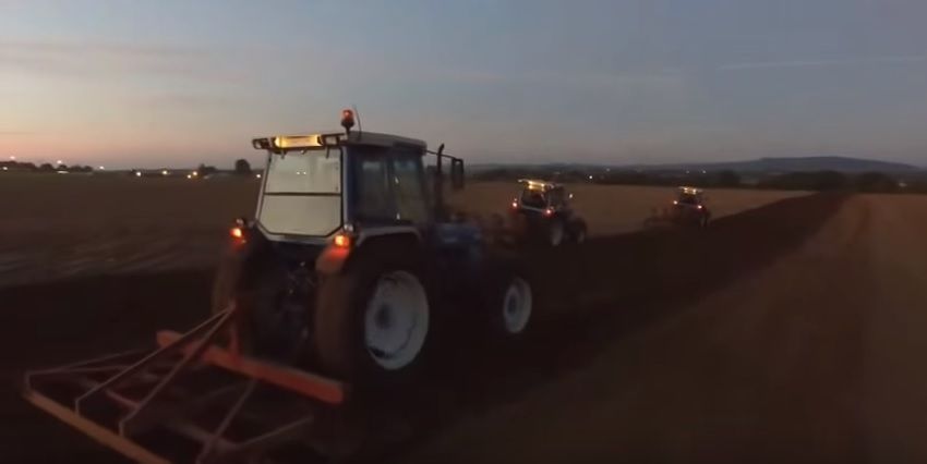 Video: Sowing corn with four restored Ford tractors