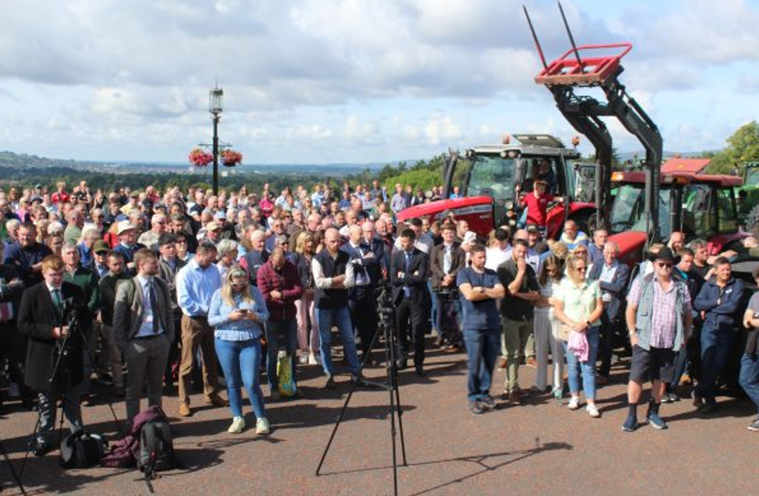Hundreds of farmers rally at Stormont over Tyrone cattle cull