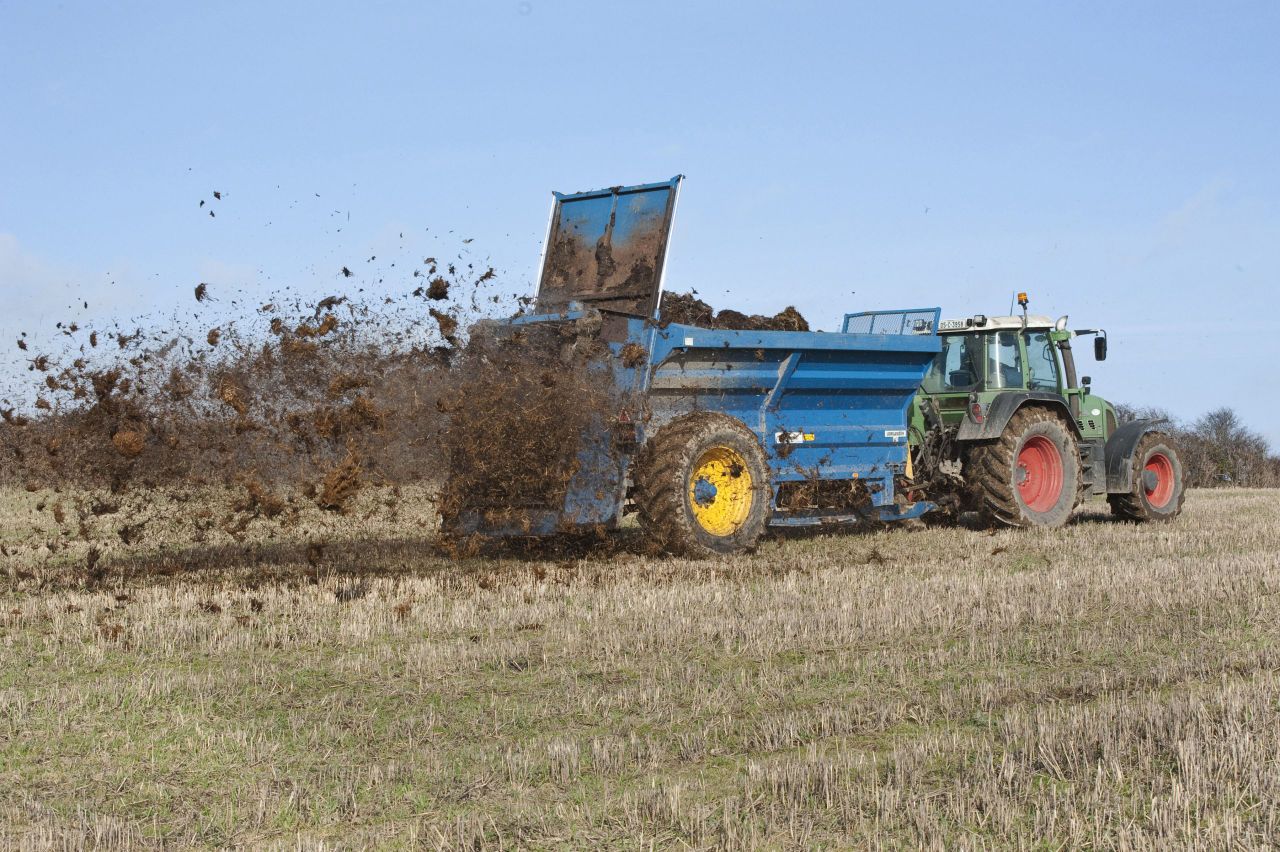 Ban on farmyard manure spreading from November 1