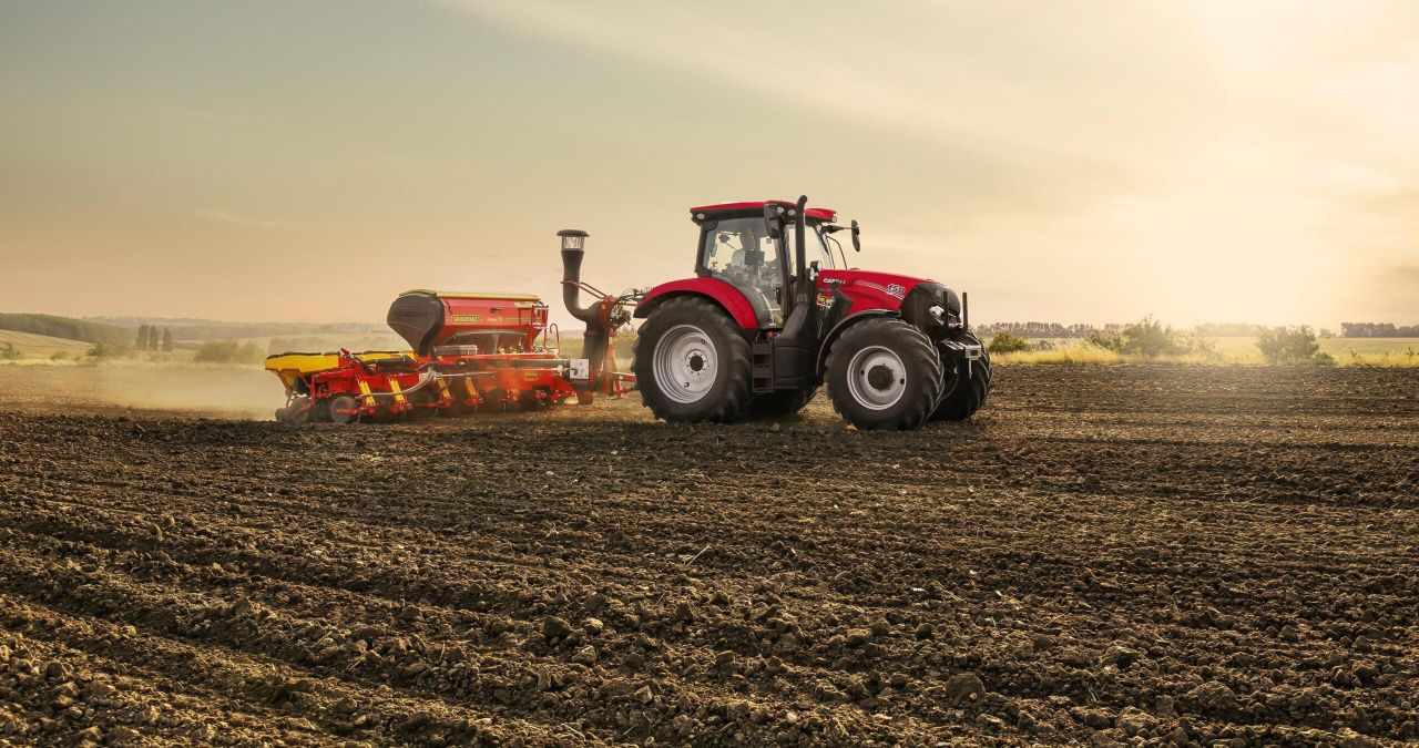 New 6-cylinder tractor is ‘no longer’ than its 4-cylinder equivalent