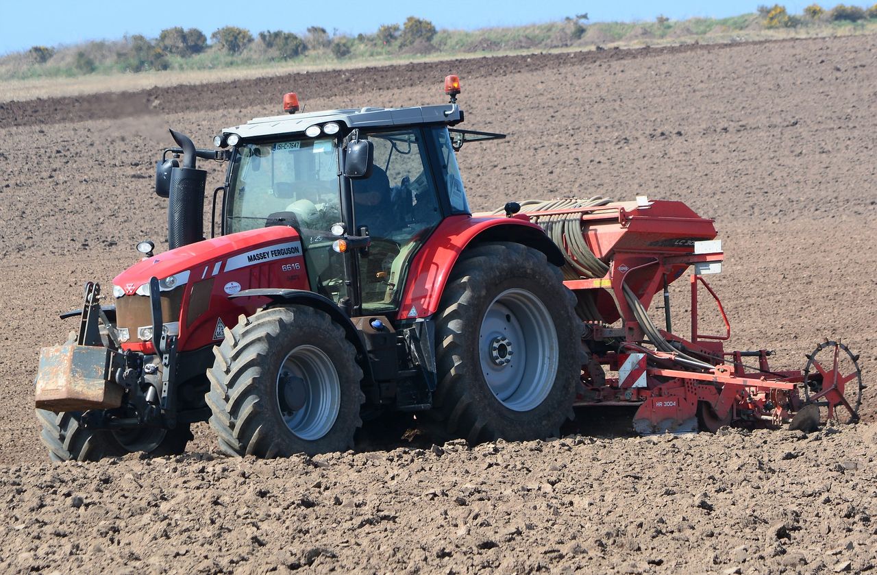 Massey Ferguson backs Irish club at Harper Adams