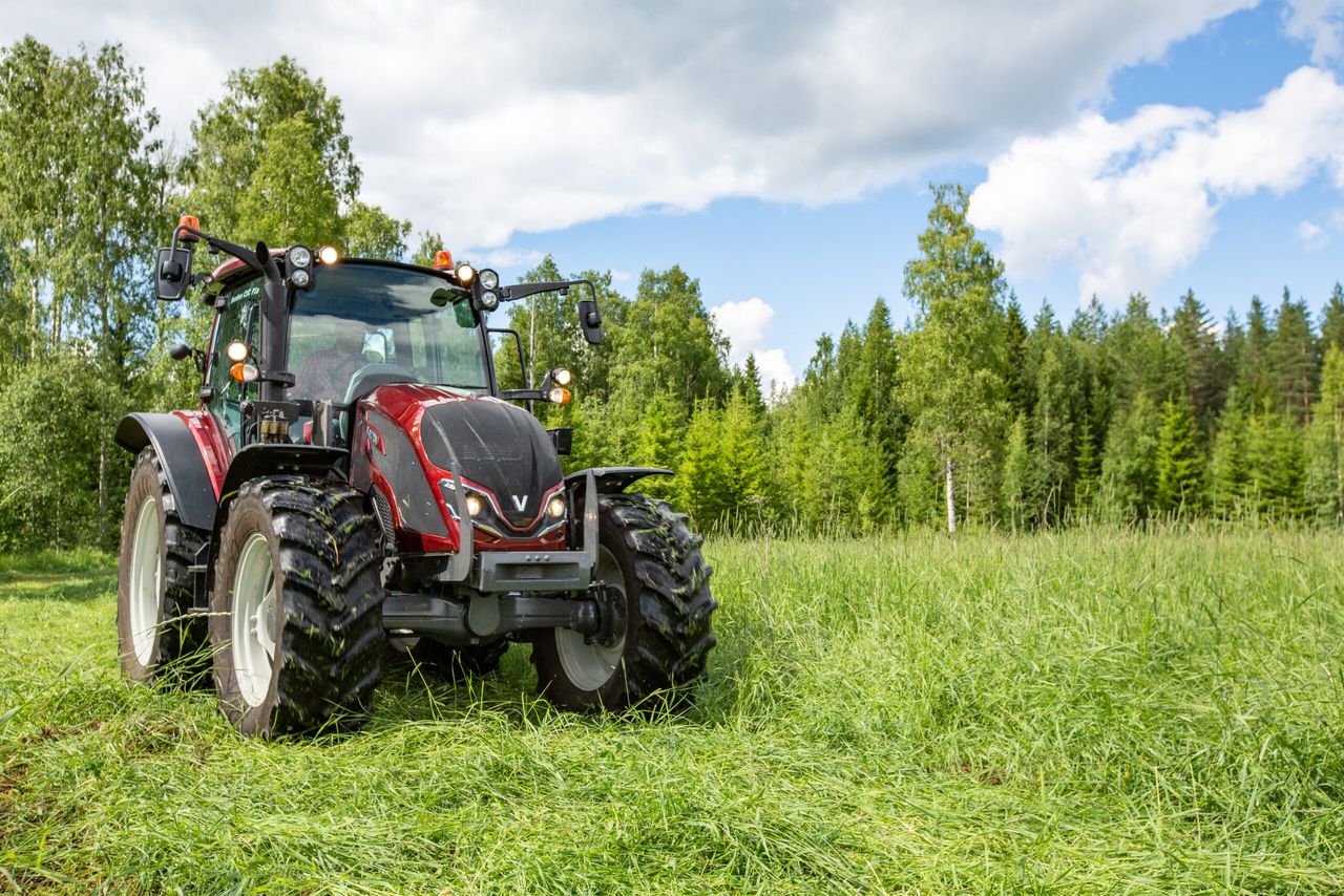 Pics: Valtra ups the ante in new 5th generation A Series