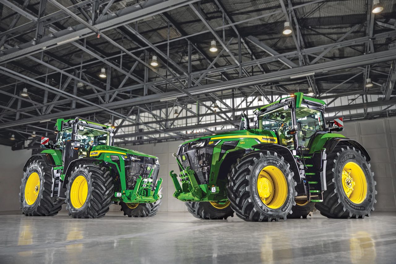 John Deere expands 8R tractor series with models for large-scale farming