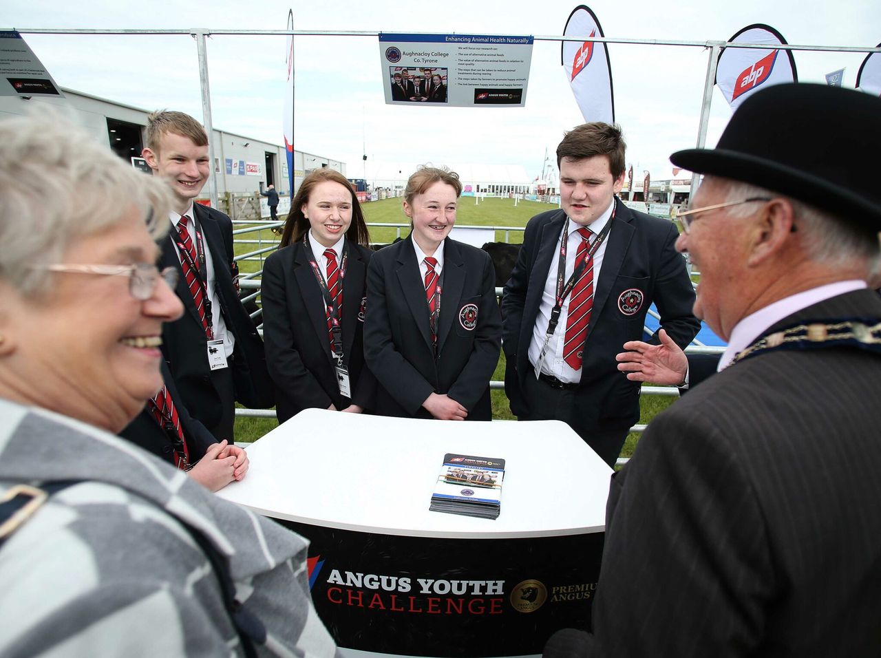 20 Angus calves presented to NI teenagers