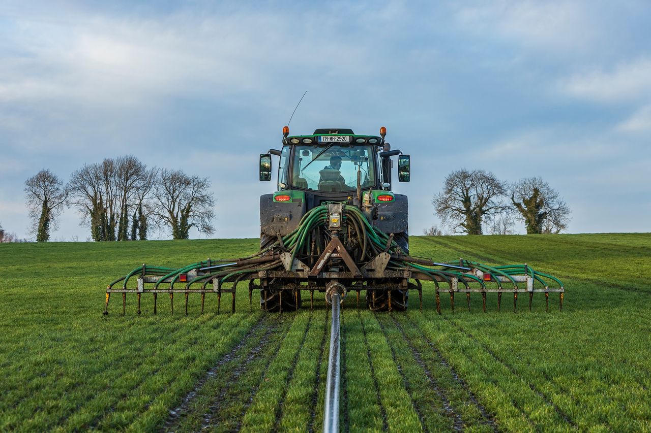 What fertiliser do I need to spread to grow a crop of first-cut silage?