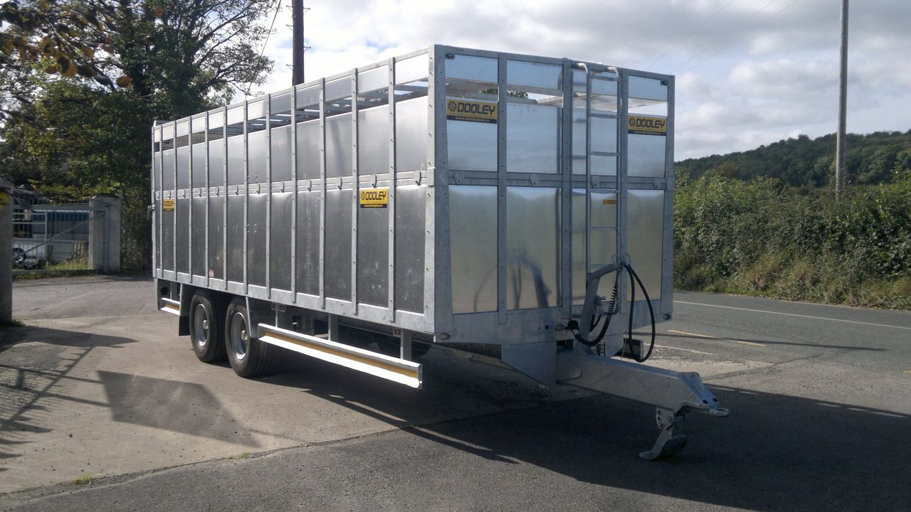 Dooley Bros launch new cattle trailer