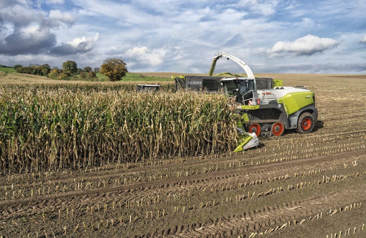 Sink or swim? New tracked Claas Jaguar is put to the test…