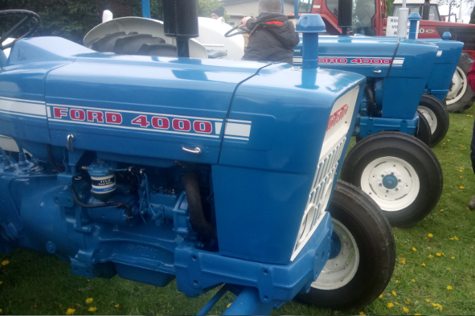 Tractor runs set to roll, including a special women's event