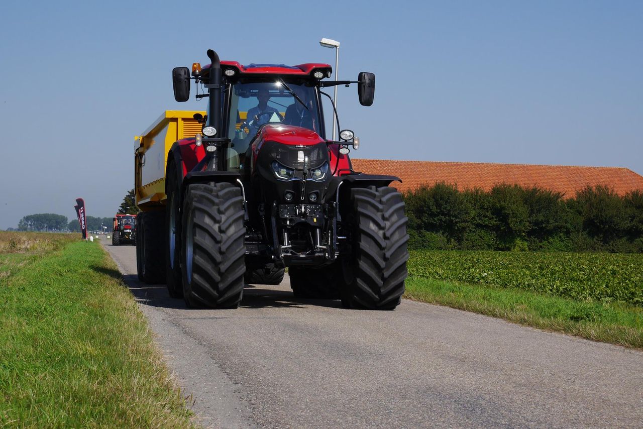 Farmers urged to 'switch off' work lamps before road use this winter
