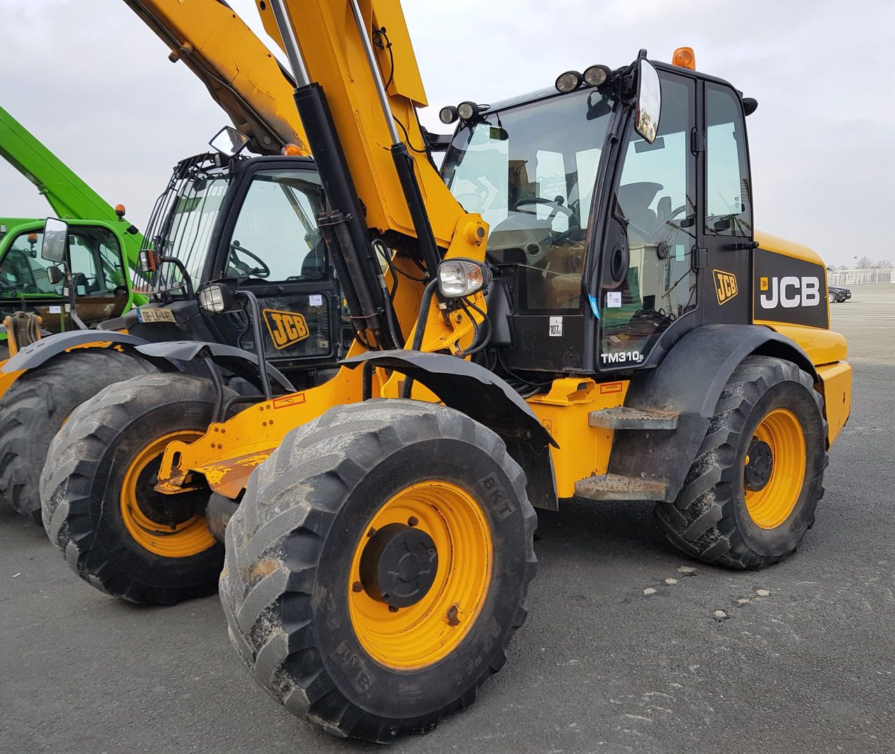 Pics: Could you 'stretch' to a telehandler at this auction?