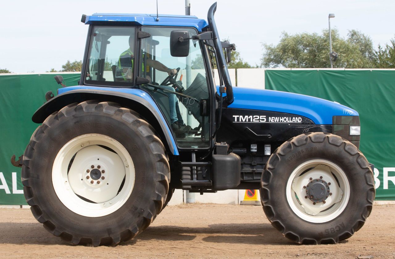 Auction report: Ford / New Holland highlights from monster tractor sale