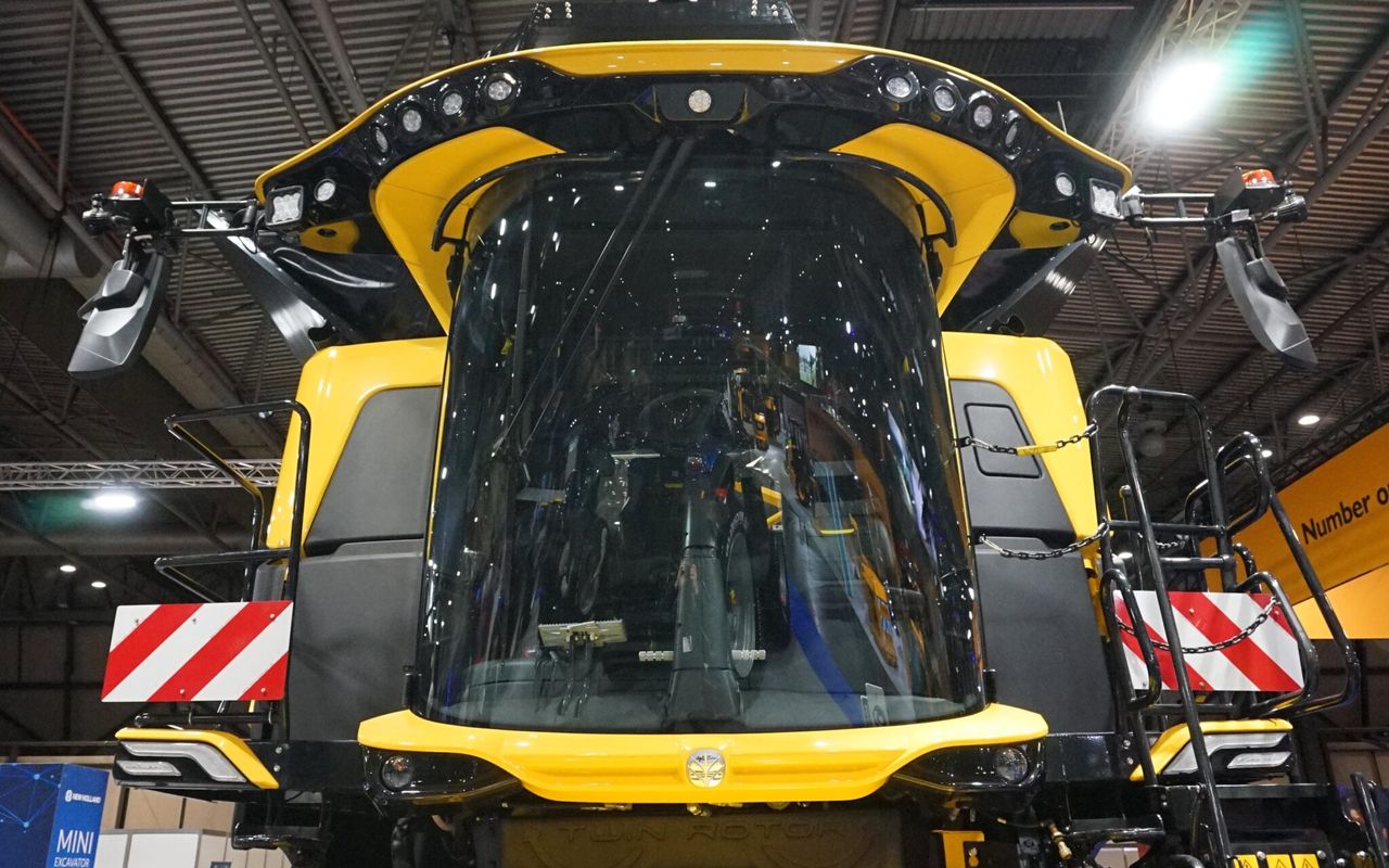 New factory for New Holland CR11 combine