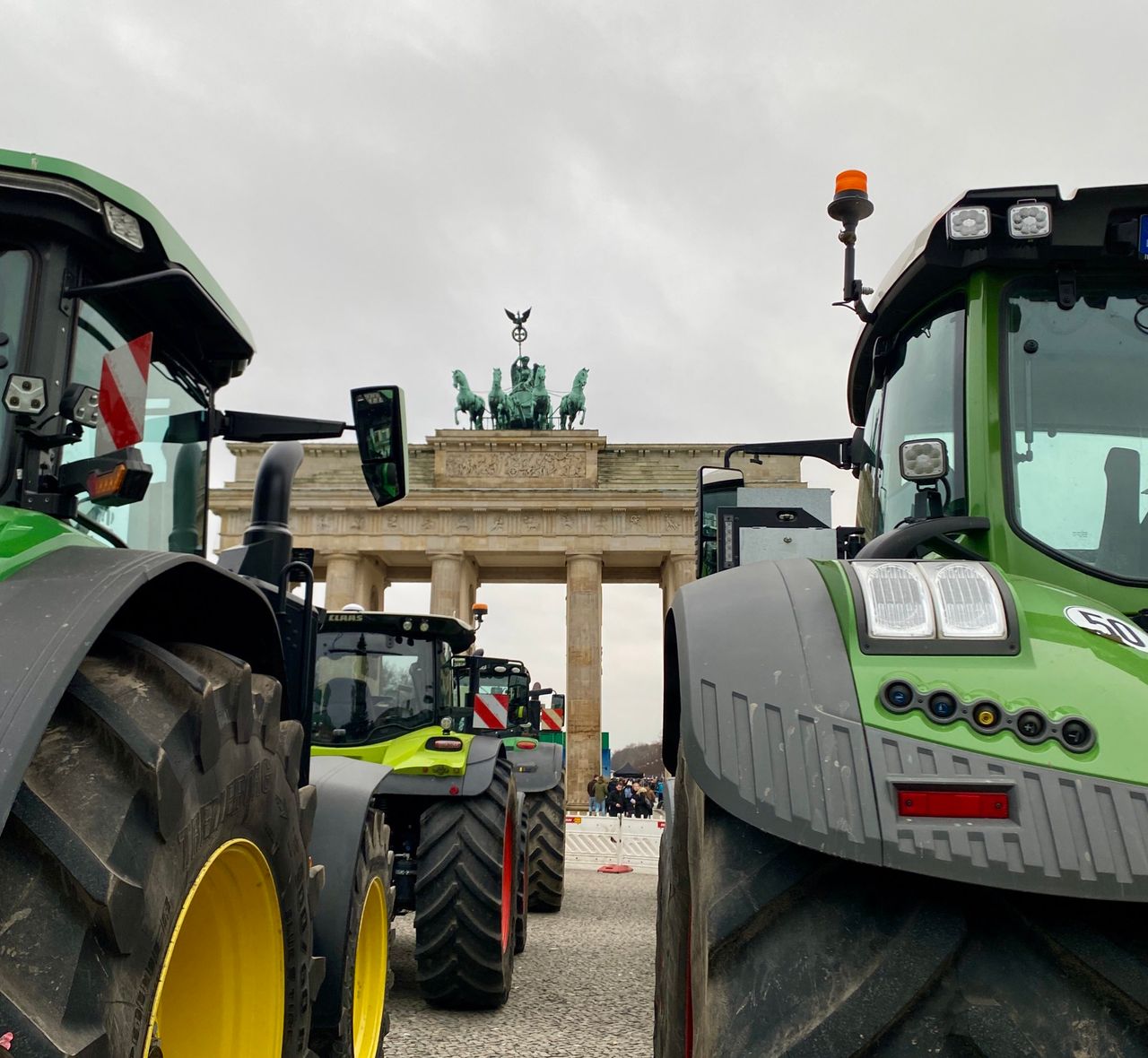 German farmers protest against cut in tax reliefs