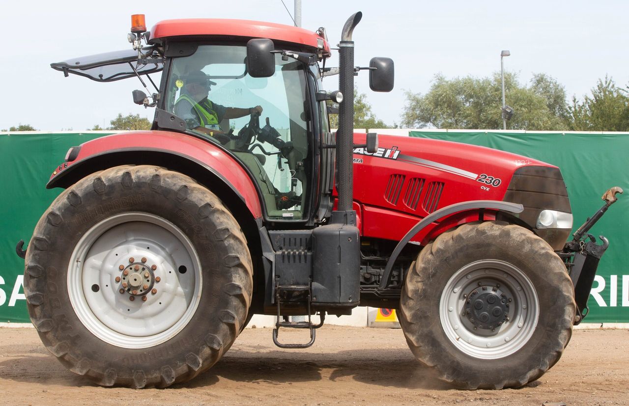 Auction report: Case IH highlights from monster tractor sale