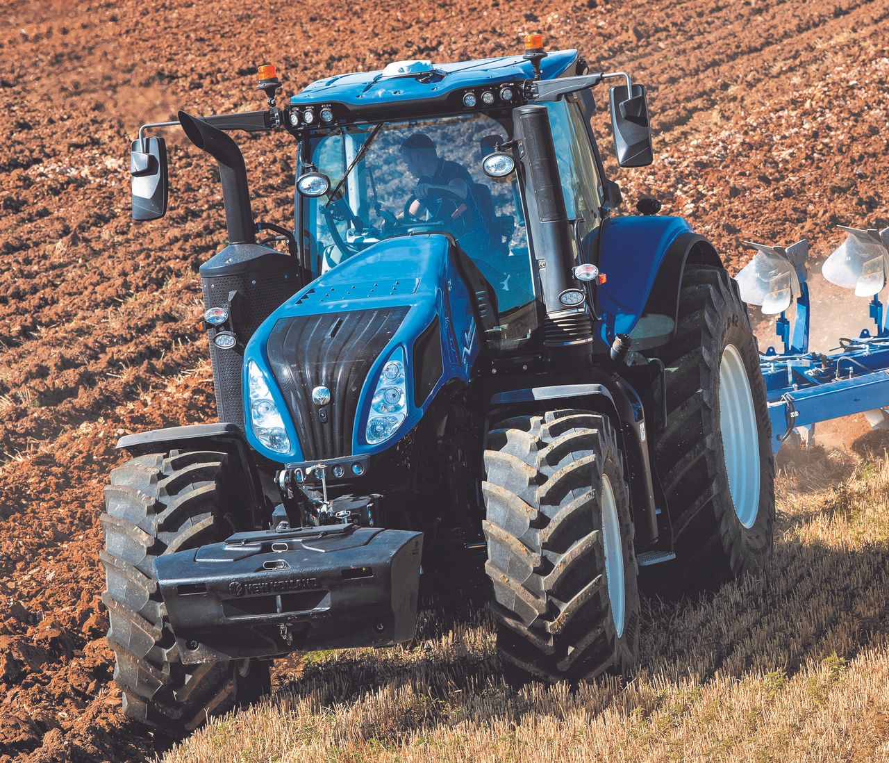 Big blue ‘Genesis’ tractors are back: The new ‘T8’ is here…
