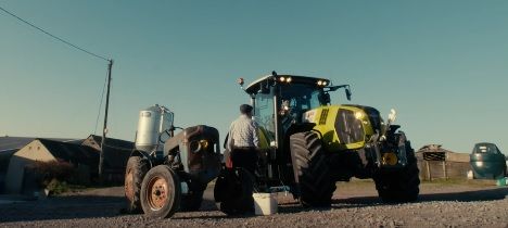 Video: Who wins the race between a new Claas tractor vs a 1960s Fordson Dexta?