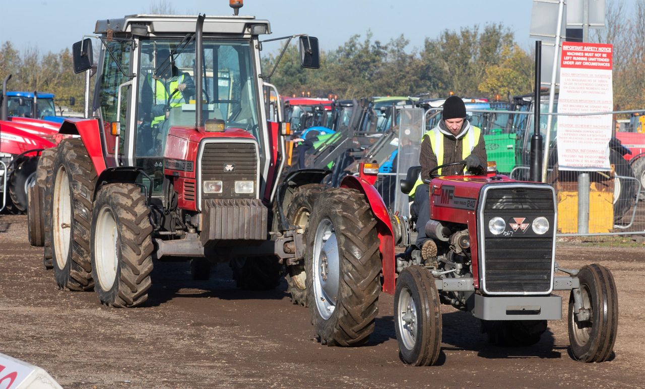 Auction report: Fit to see ‘red’ at this monster tractor sale?