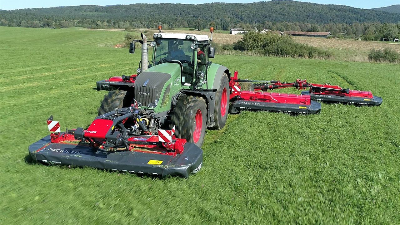 Giant new mower-conditioner can cut up to 50ac/hour