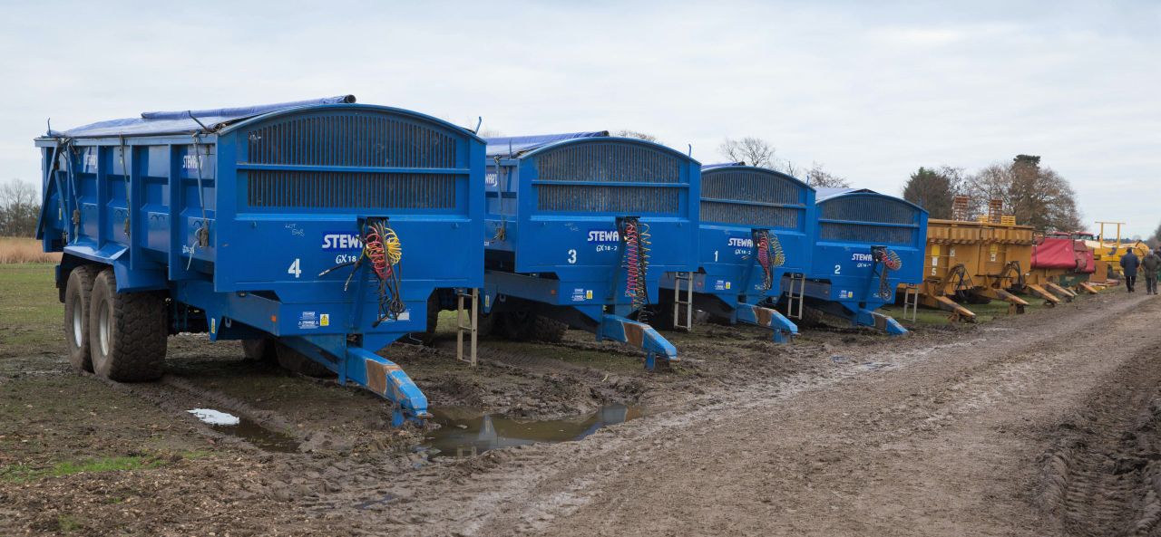Auction report: Trailers and root-crop equipment plentiful at 'on-site' sale