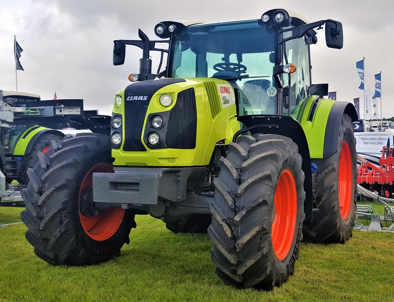 NI dealer wins ‘Tractor Sales Performance Award’, but which one?