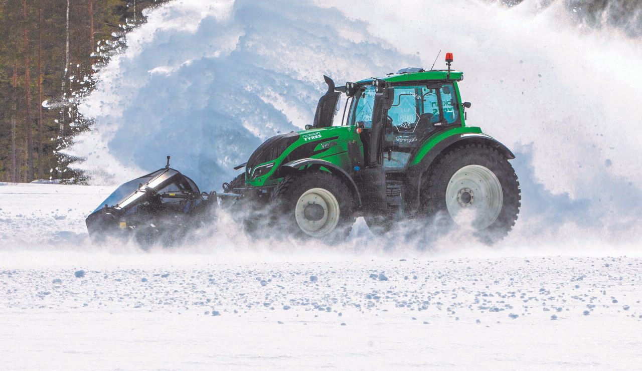 Video: ‘Unmanned’ Valtra sets new speed record in frosty Finland