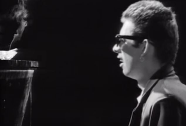 10 songs that are guaranteed to be playing in any house on Christmas morning