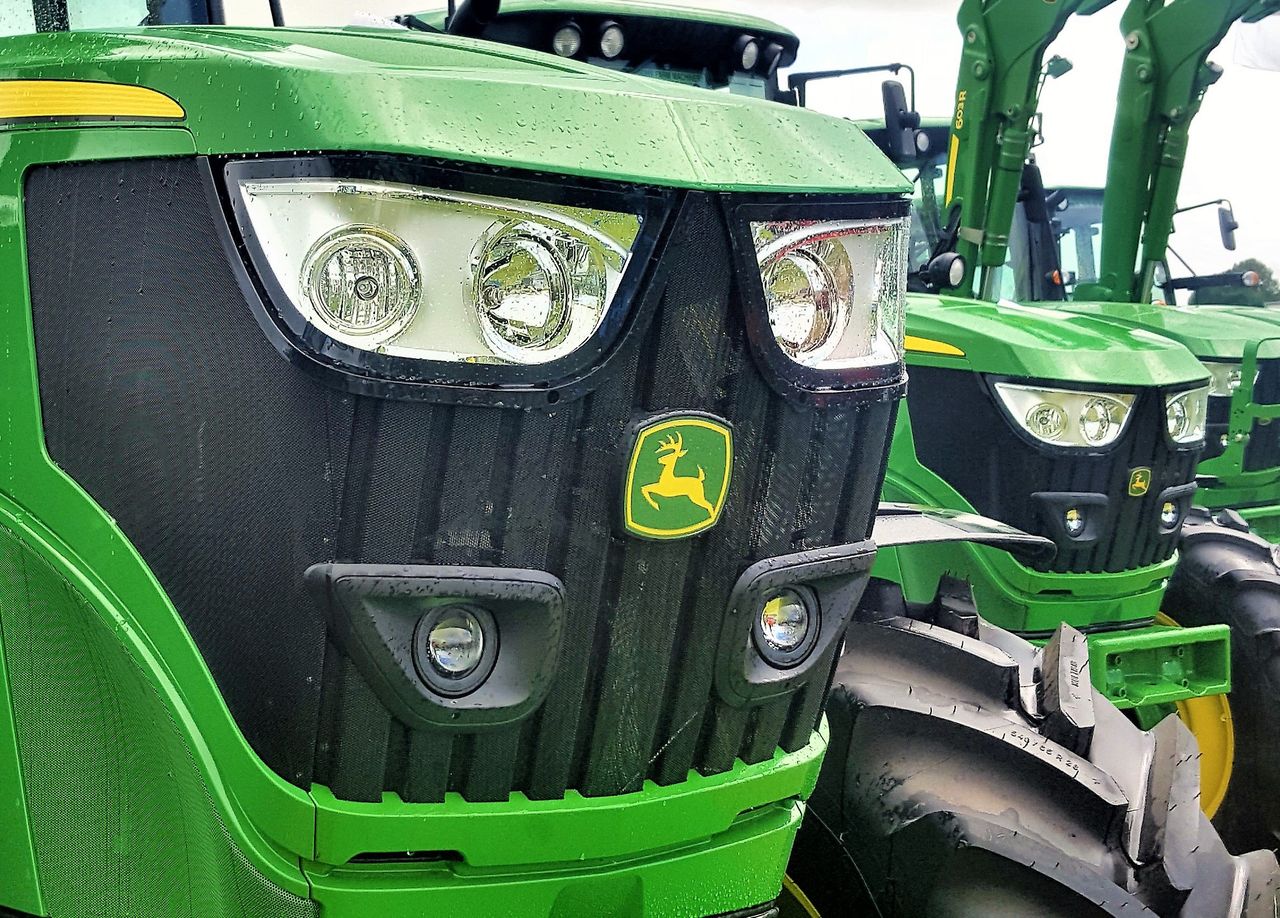 Update: Over 100 John Deere 6R/M Series tractors to go to auction this week
