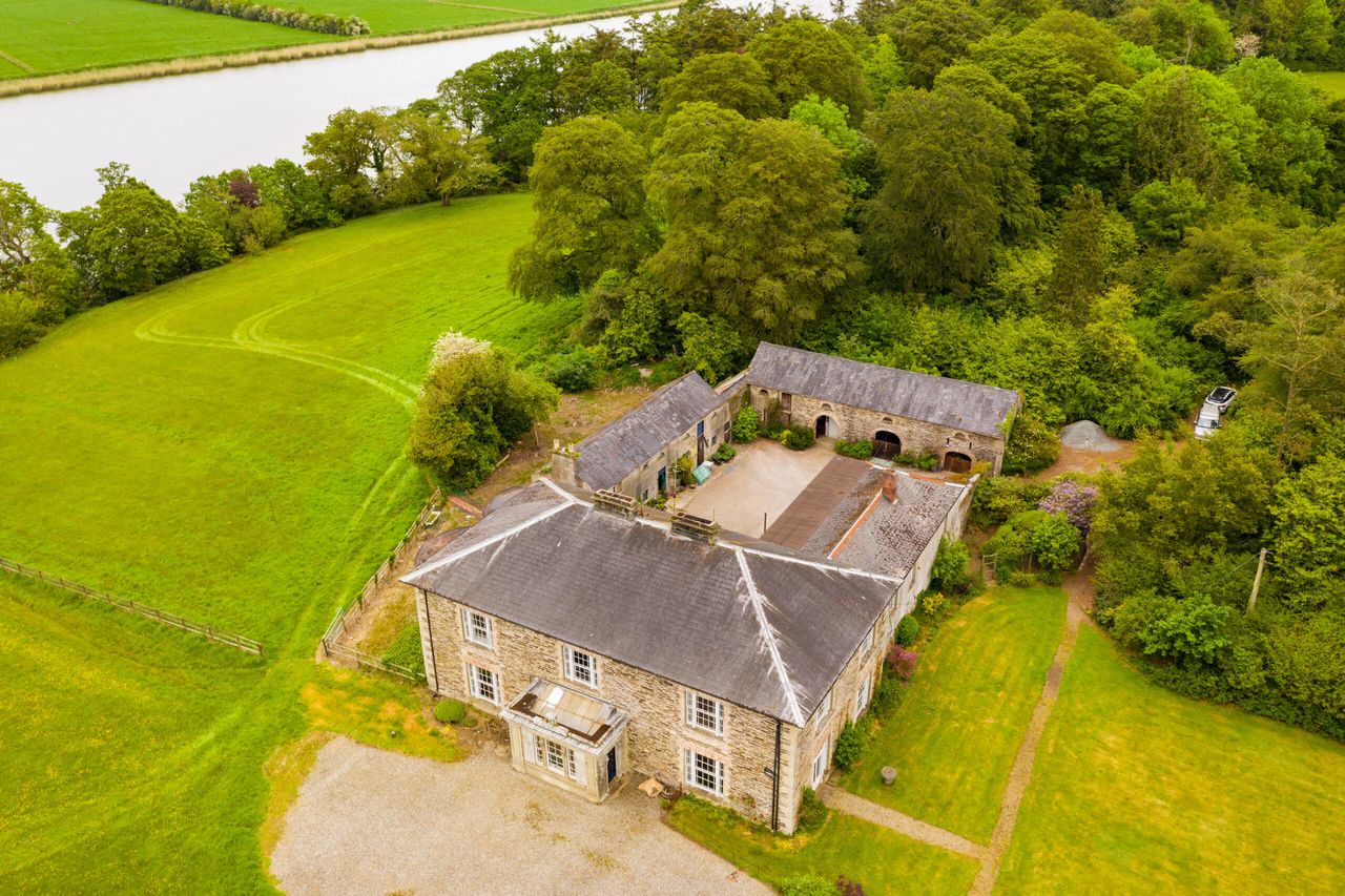 Video: 82ac farmland with outbuildings and a period residence – on the market