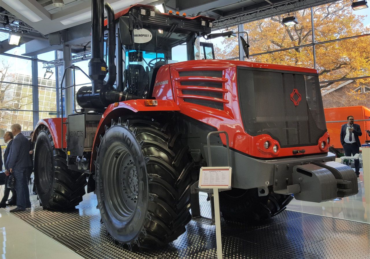 Who said that articulated tractors are a thing of the past?