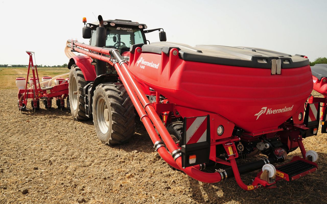 Pressure-free sowing with latest Kverneland hopper