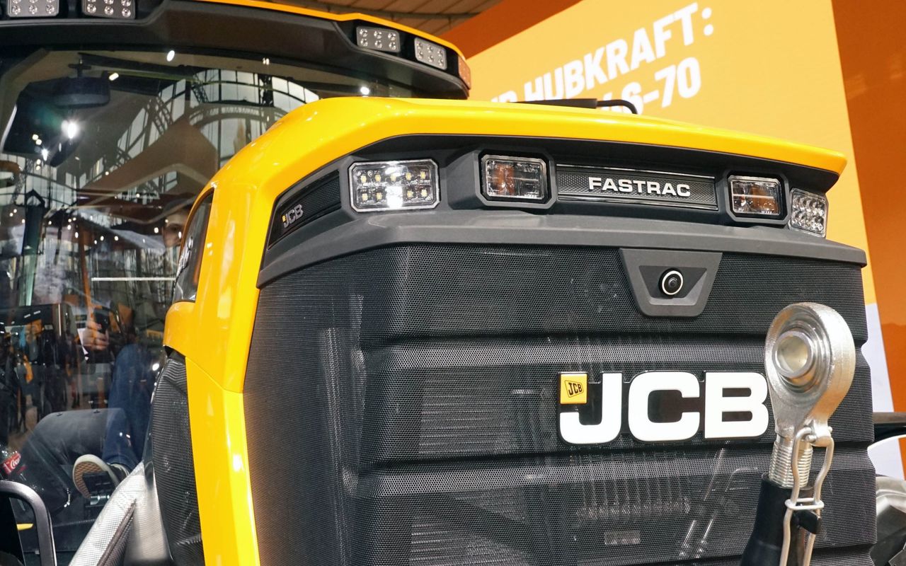 New Fastrac models and larger Loadalls from JCB