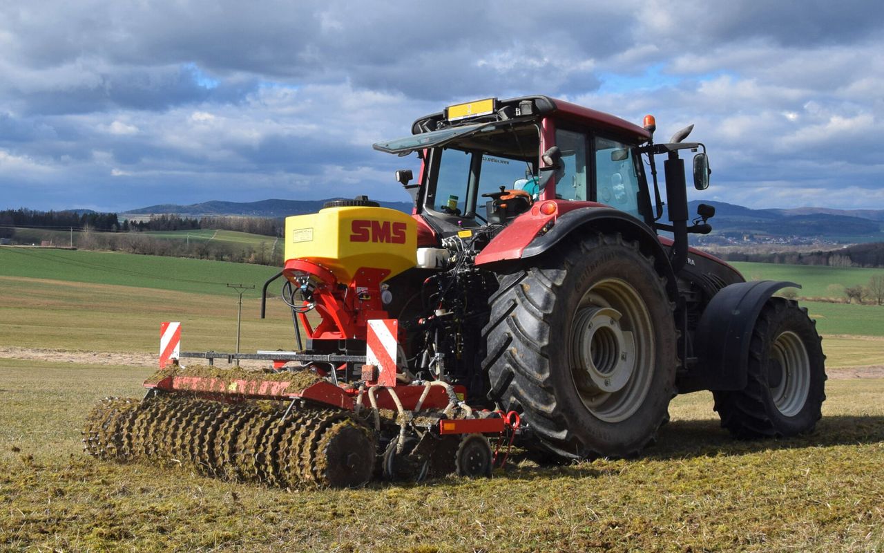 A charge of new Czech implements at SIMA