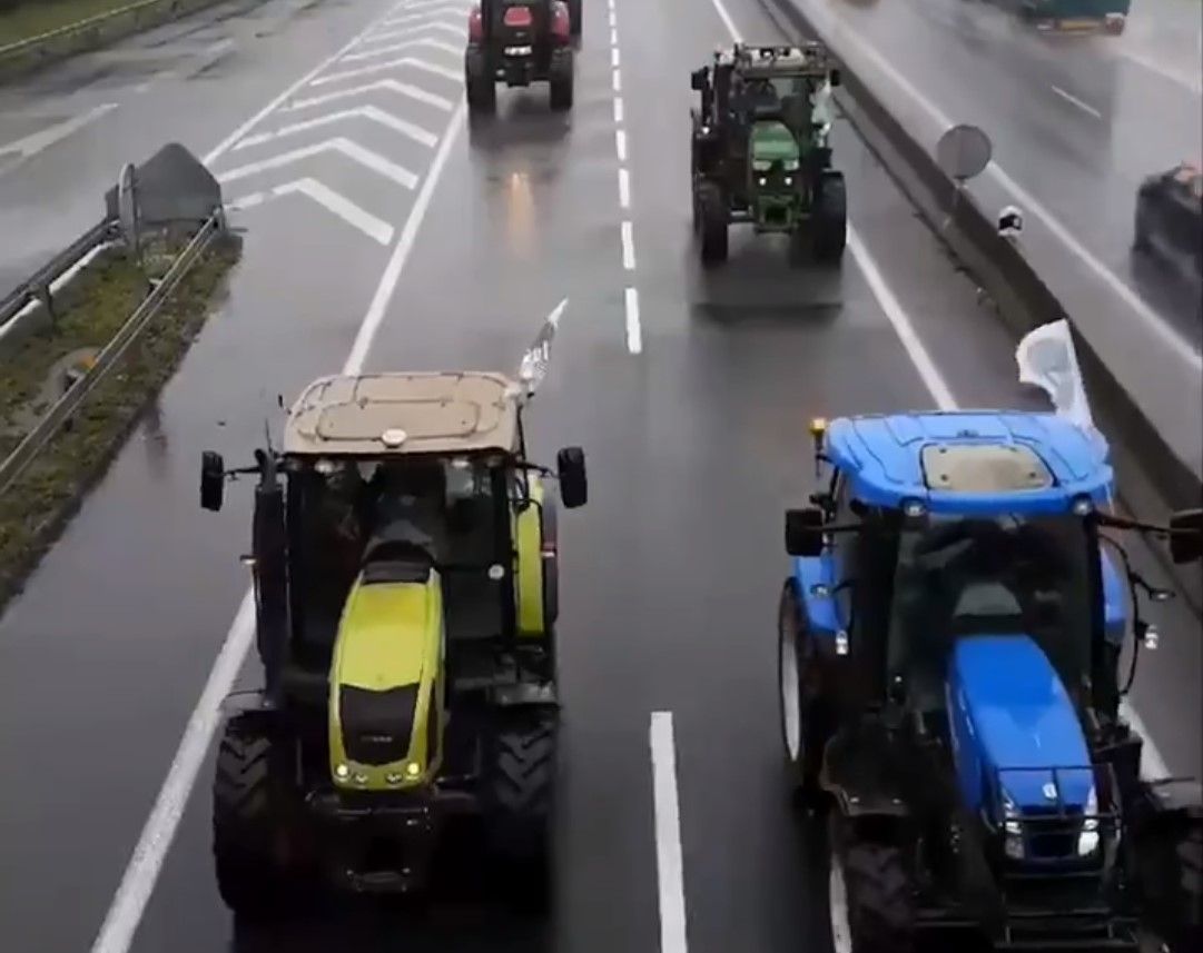 French farmers blockade roads in protest of ‘agri bashing’