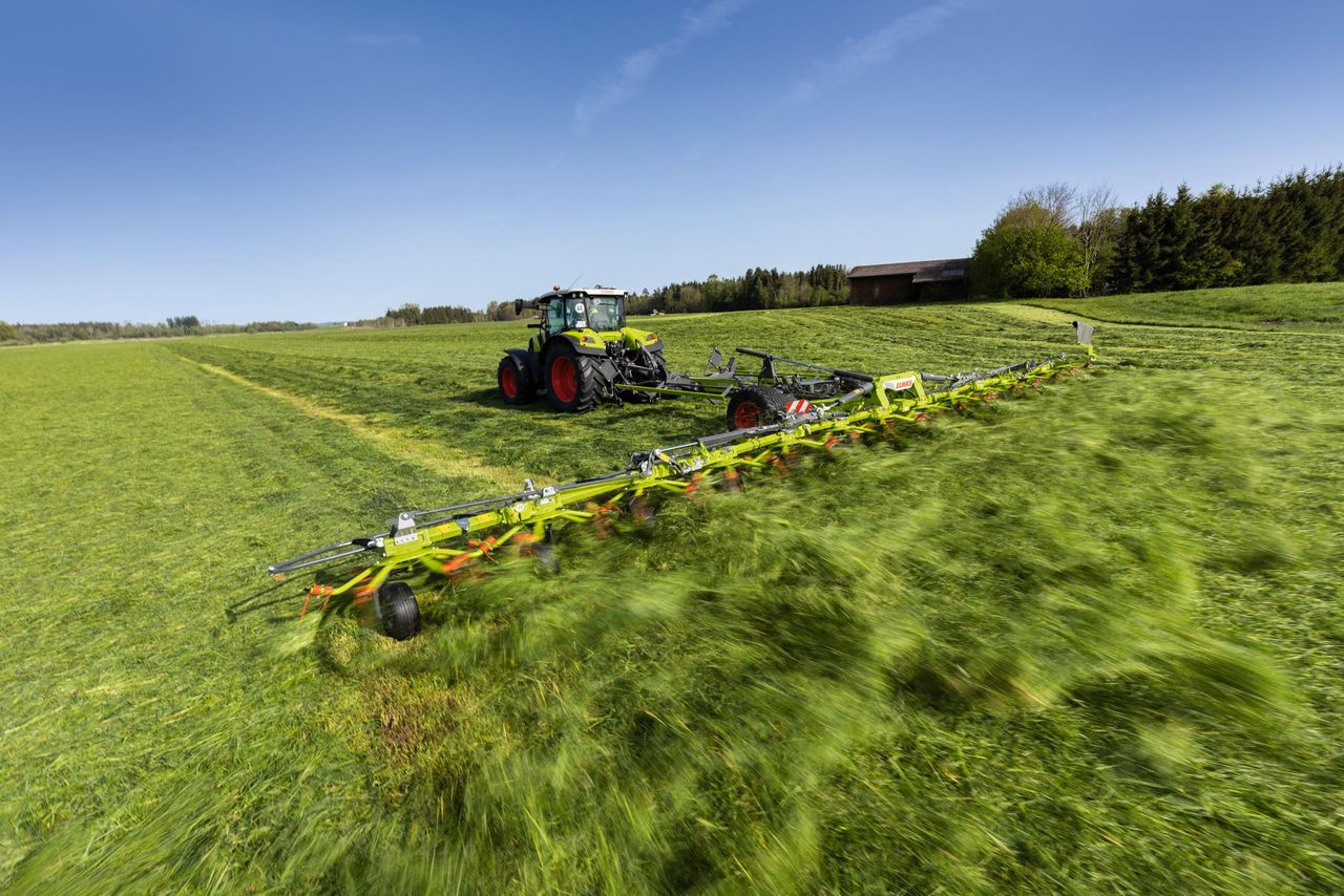 Claas launches 15m unit into tedder market