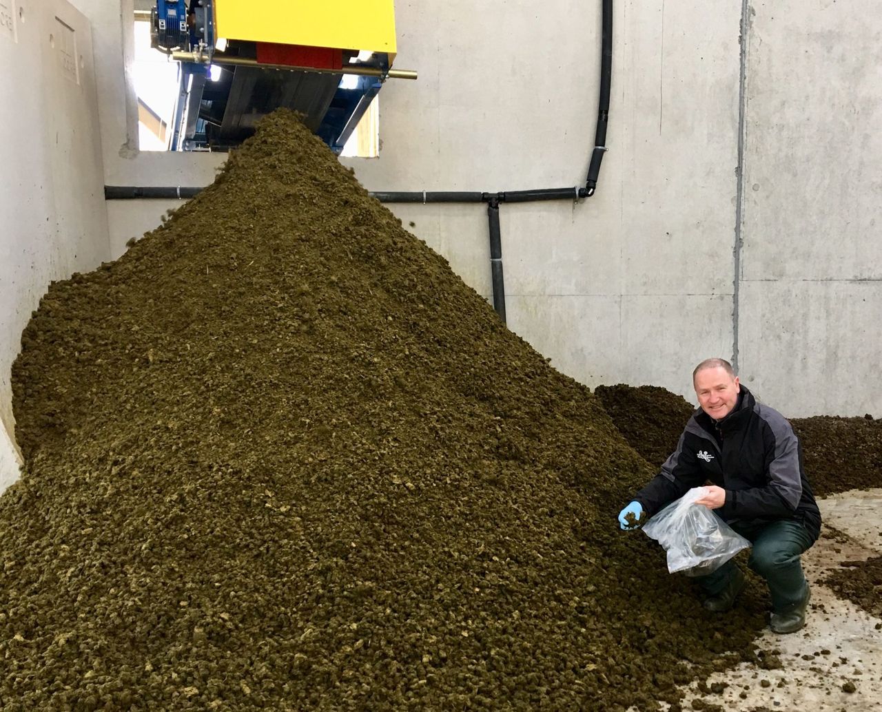 Mechanically extracting phosphorous from animal slurries