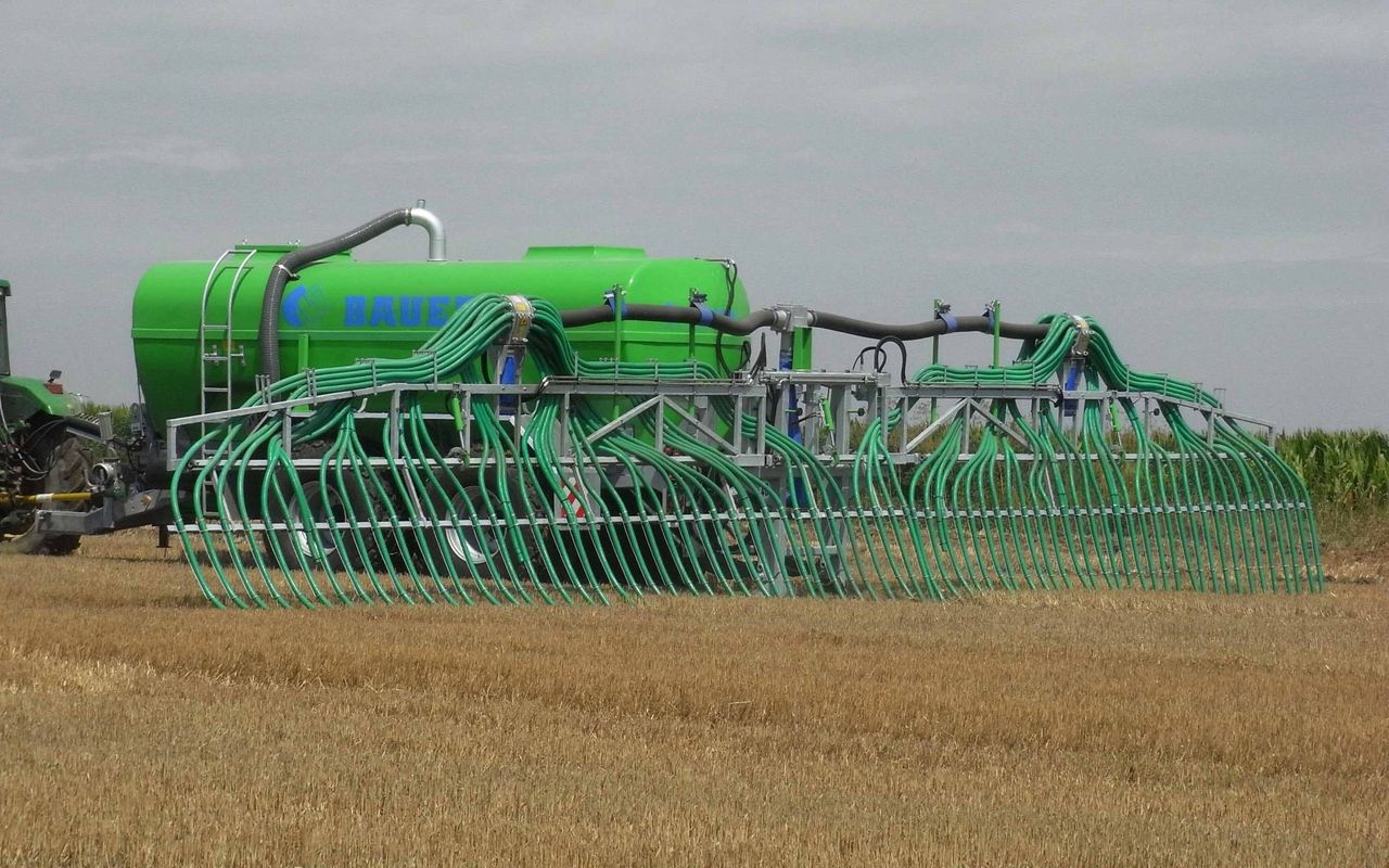 Top end tanker from Bauer featuring 24m Vogelsang boom set for LAMMA