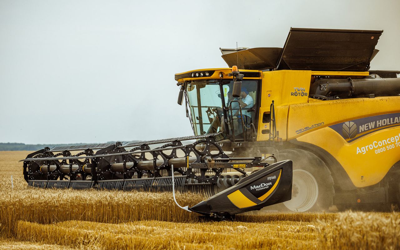 New Holland combine sets new record for Romania