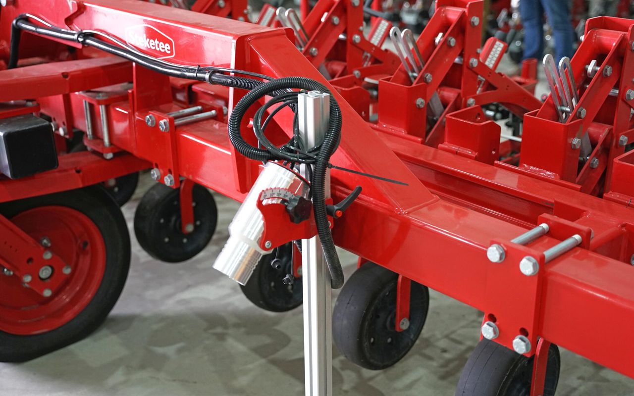 Lemken lights the way in weed identification