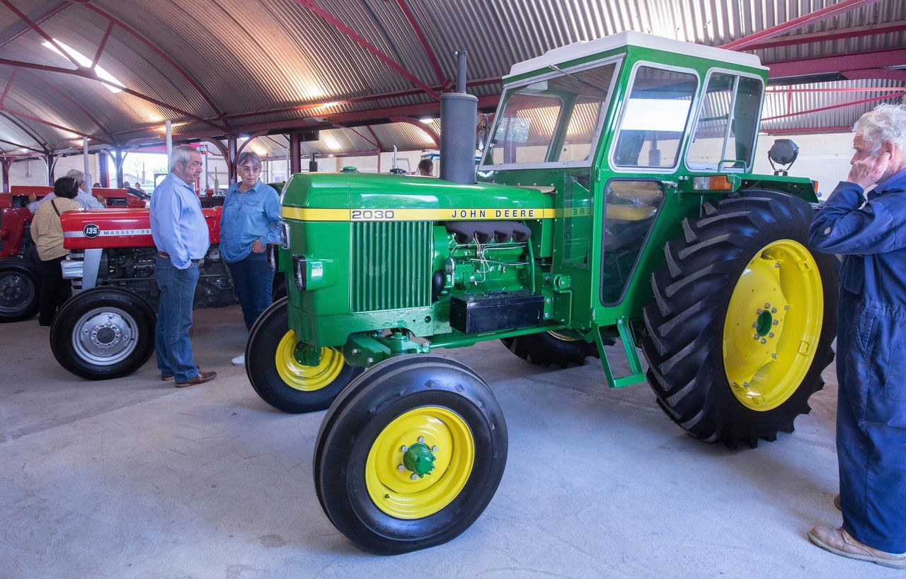 Auction report: Collectors bid briskly for classic icons
