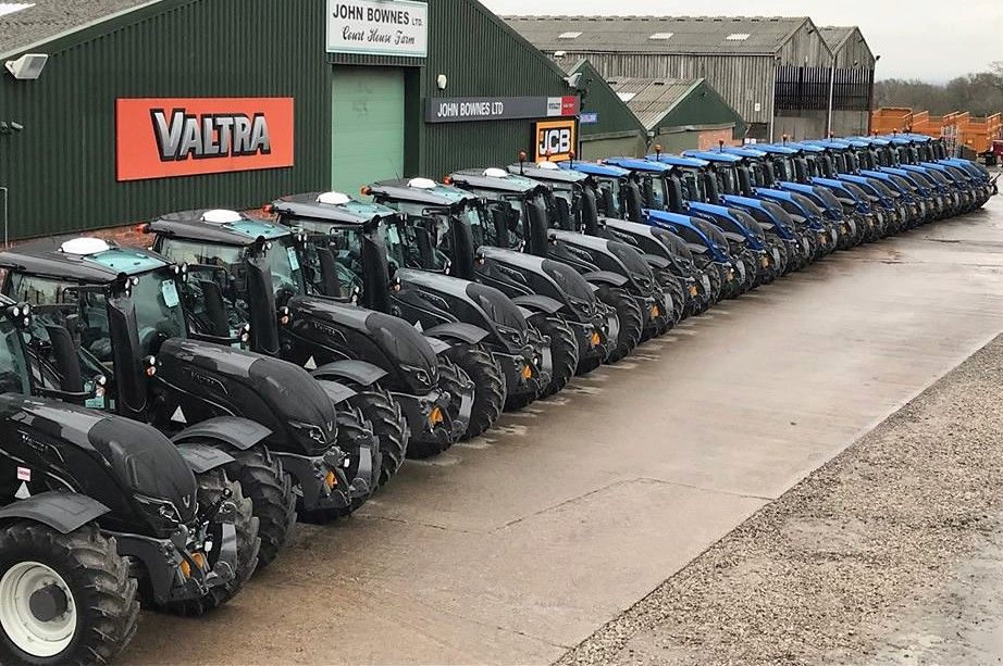 Big fleet of Valtra tractors sold to a single buyer in UK deal