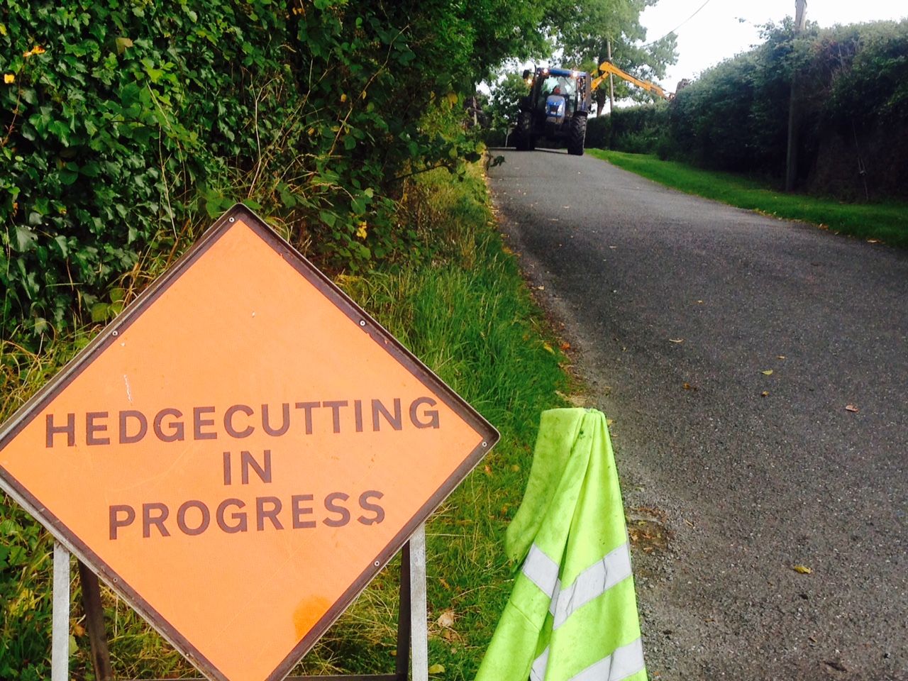 Farmers to get paid to cut hedges on public roads in Clare