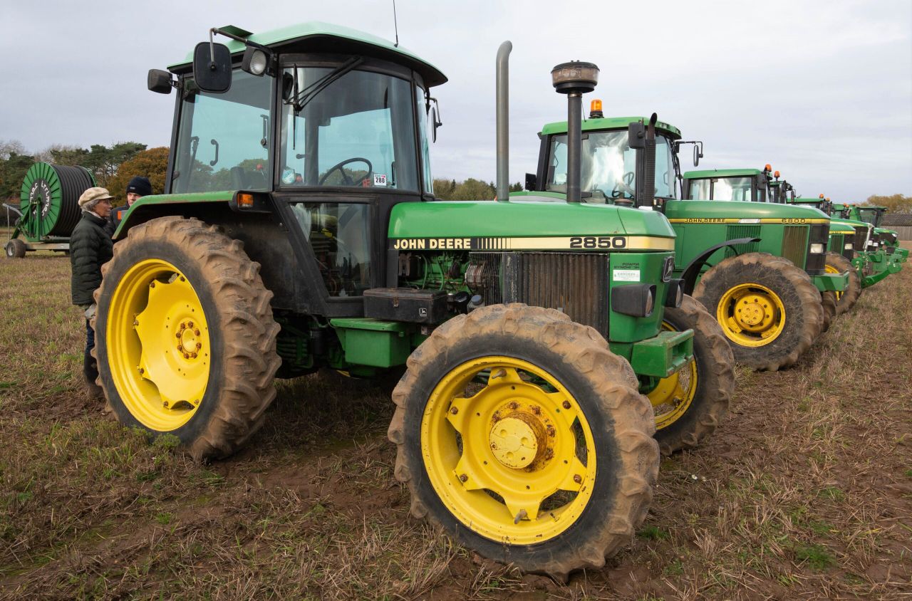 Auction report: Brisk bids for ‘classic’ and modern (on-farm) tractors