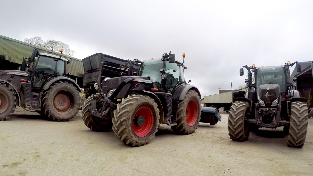 Video: ‘Black beauty’ Fendt fleet is a familiar sight in the north-west