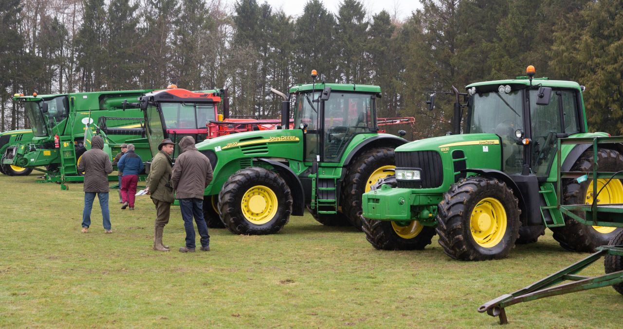Auction report: John Deere combine and tractors change hands at 'on-site' sale