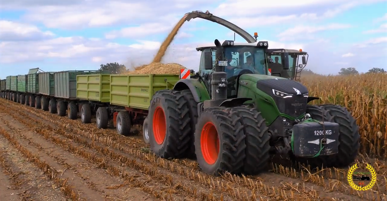 40 wheels on the wagon and the Fendt’s still pulling along